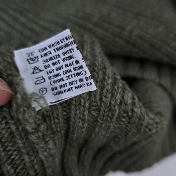 J Press 100% Pure Merino Wool Pullover Green Knit Sweater Scotland Crewneck - Picture 7 of 8